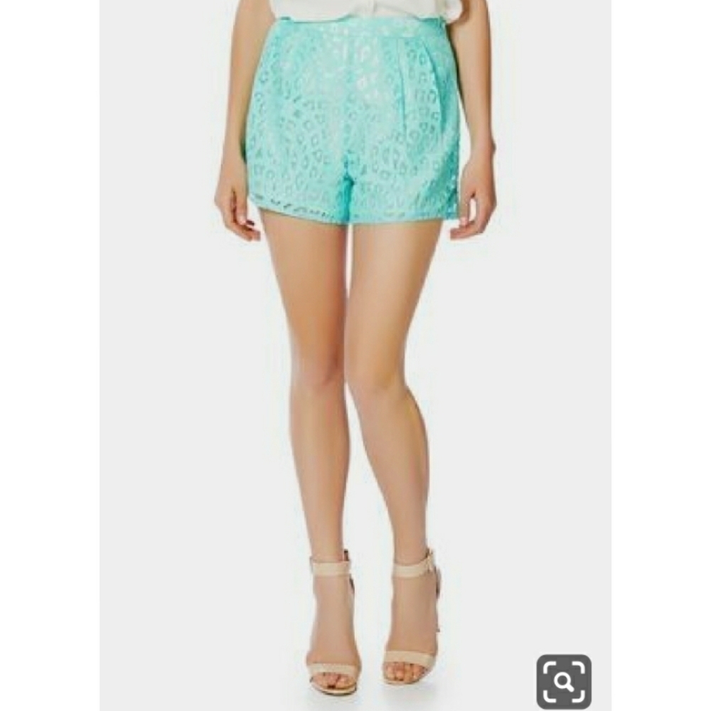 Justfab lace shorts size medium